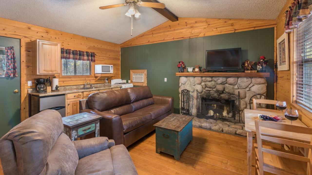 רואידוסו Whispering Pine Cabins מראה חיצוני תמונה